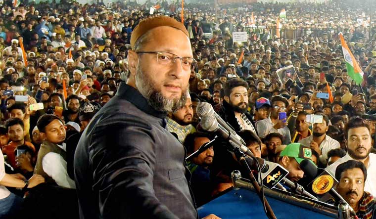Owaisi Eyes Alliance with Mahagathbandhan to Take on BJP in Bihar