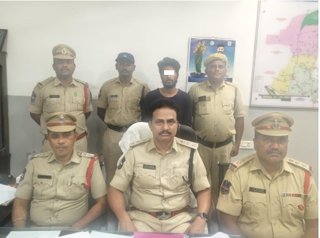 Bowenpally Police Arrest Cab Driver for Attempted Murder of Constables Bowenpally Police Arrest Cab Driver for Attempted Murder of Constables