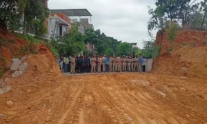 HYDRAA Demolishes Wall in Hyderabad, Restores Commute for 25,000 Residents HYDRAA Demolishes Wall in Hyderabad, Restores Commute for 25,000 Residents