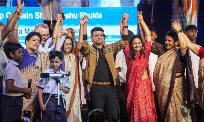 1756114681 Shubhanshu gets heros welcome in Lucknow