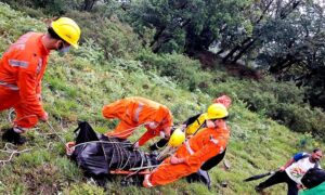 6 dead 11 missing as rescuers dig through debris in