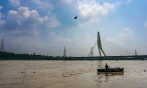 Delhi alerts as Yamuna rises to 20552 m tented relief