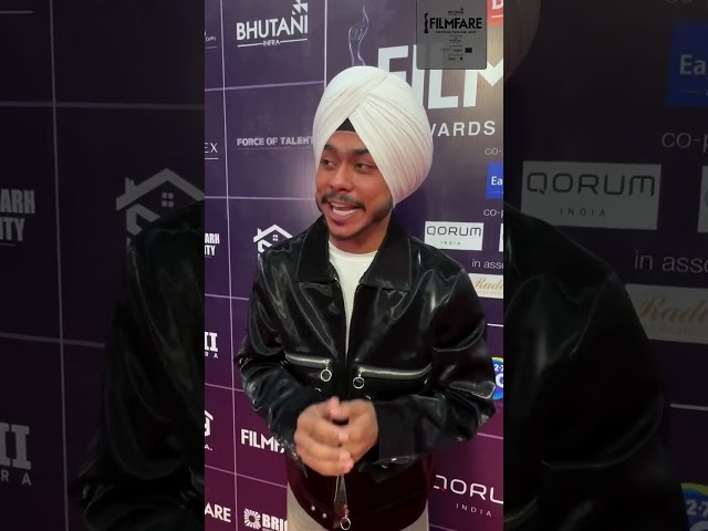DilAmrit sings a fantastic track at the red carpet of