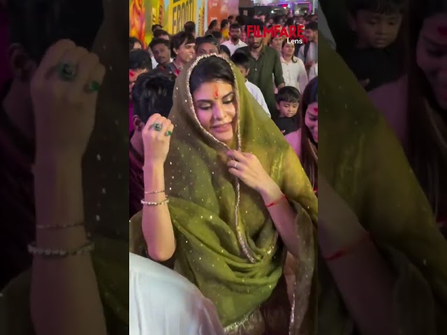 Jacqueline Fernandez arrives at Lalbagh Cha Raja amid festive vibes