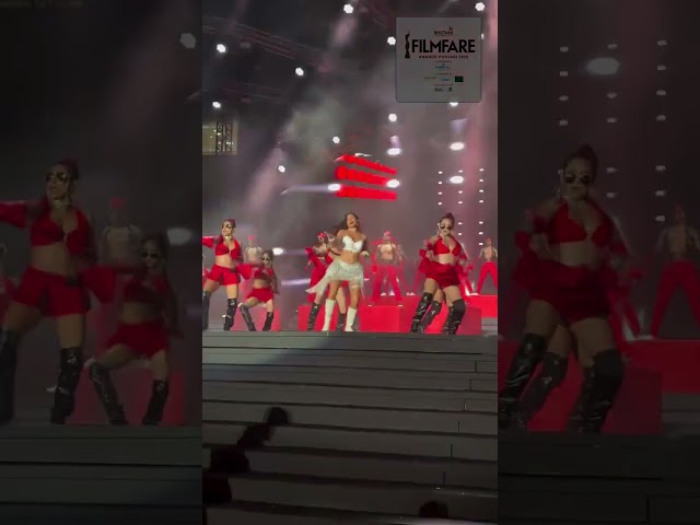 Jacqueline Fernandez mesmerises the audience with incredible performance