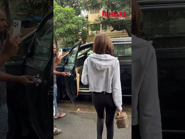 Shanaya Kapoor makes a chic appearance in town