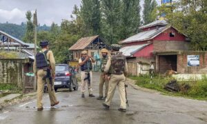 1757502366 J K Police carries out raids in Hizbul Mujahideen terrorists escape