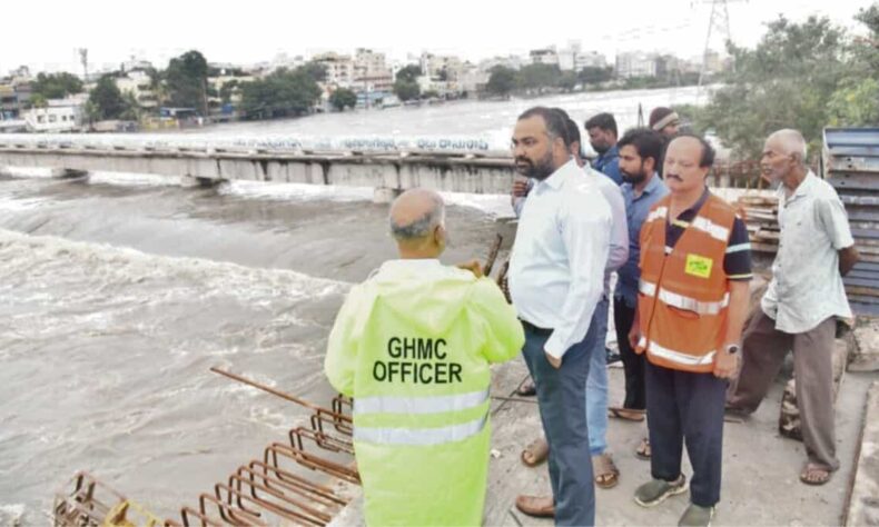 1759021441 GHMC commissioner inspects flood hit Musi areas