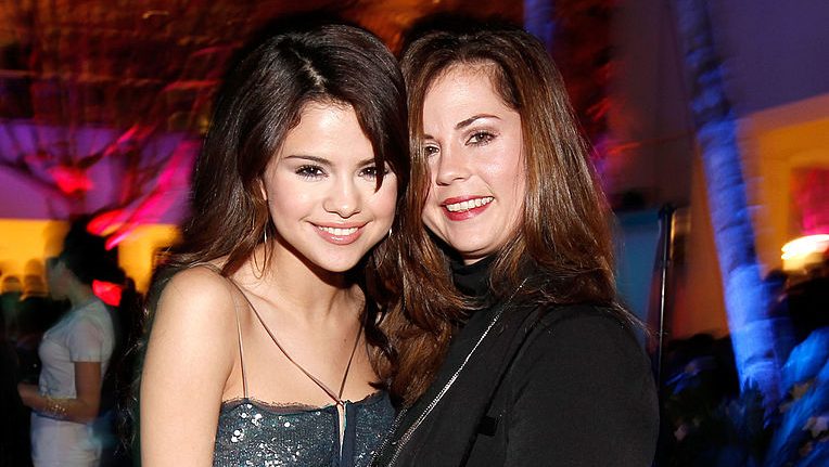 1759027419 About Her Dad Mom Stepdad Brian – Hollywood Life