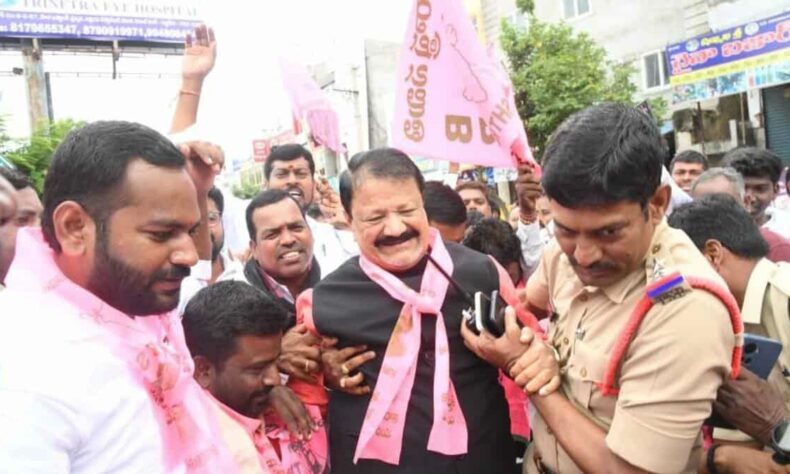 BRS cadres protest in Siddipet against CBI inquiry into Kaleshwaram