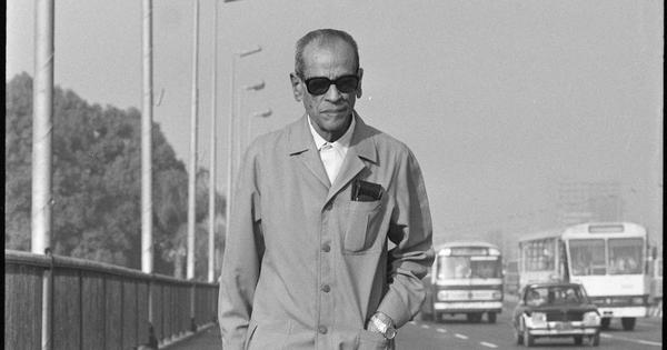 Egyptian Nobel laureate Naguib Mahfouz dreams of political freedom and
