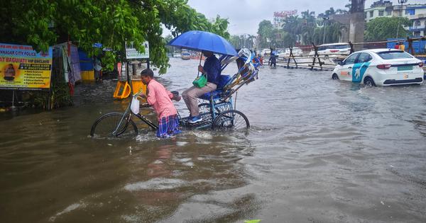 Heavy rains in Kolkata leave seven dead rupee sinks to