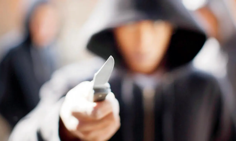 Mumbai Malad man held for extorting 75 year old woman at knifepoint