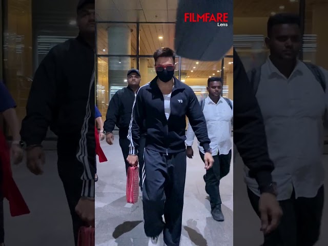 RanveerSingh keeps it cool and comfortable in black athleisure as