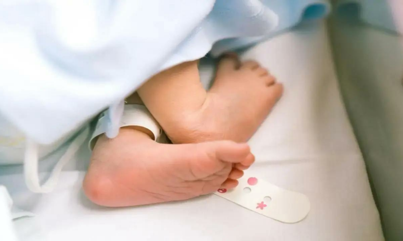 Six month old abandoned at Virar railway station near Mumbai