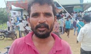 Telangana farmer thanks Mahabubabad Police for urea supply amid shortage