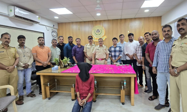 Thief fleeing with jewellery worth around Rs 72 lakh held