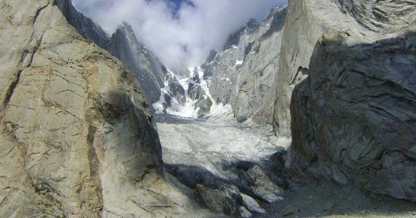 Three soldiers killed in avalanche in Siachen