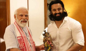 unnimukundantoportraynarendramodiinbiopicmaavandethu1758098159