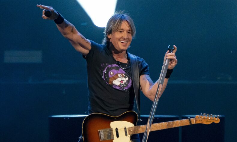 1759280039 How Much Money the Australian Singer Has – Hollywood Life