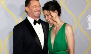 1761571452 Who is Sutton Foster All About Hugh Jackmans Girlfriend –