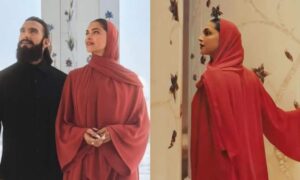 Deepika Padukone sports Hijab fans go gaga over her Burqa