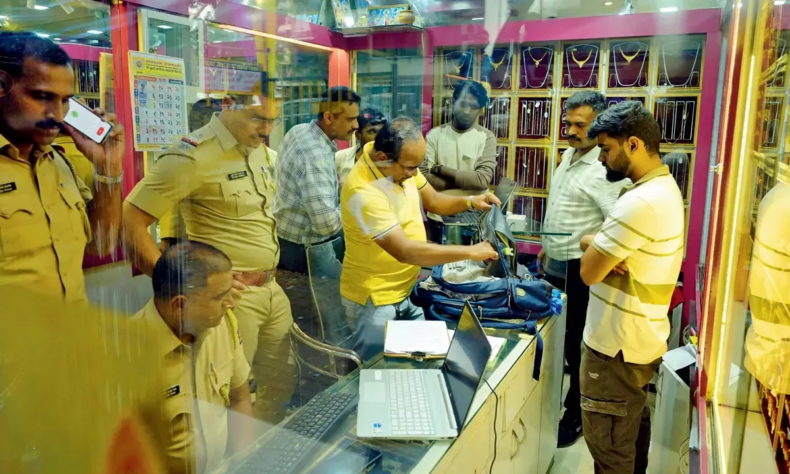 Ghatkopar robbery Two held within 8 hours of loot at