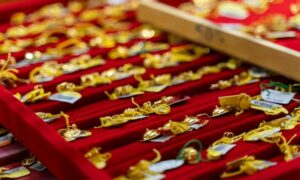 Gold prices soar to new records amid US government shutdown
