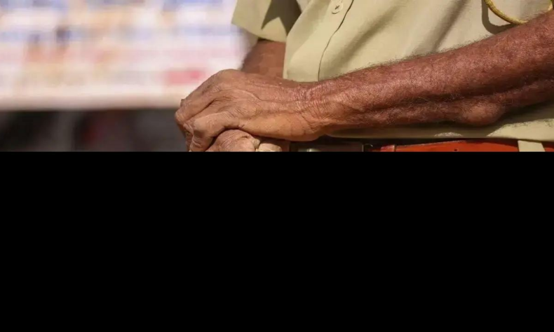 Mumbai Passenger injured in knife attack on AC local train