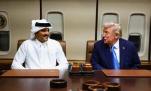 Qatar Emir meets Trump during refuel stop