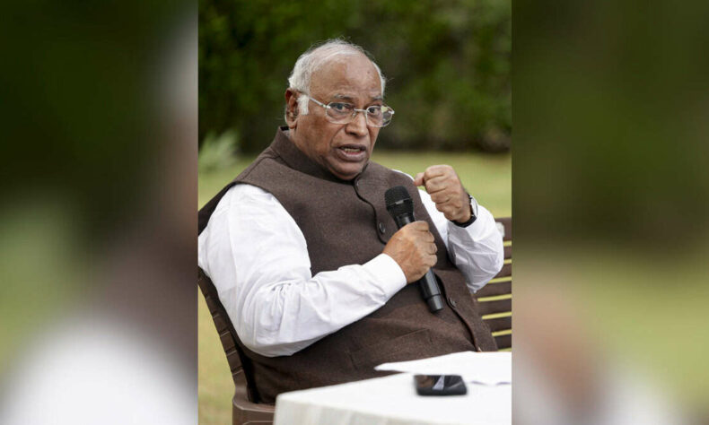 RSS should be banned Kharge hits back cites Patels letter
