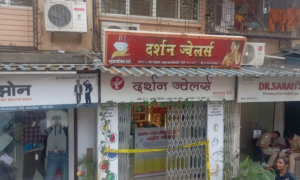 Robbery attempt at Ghatkopar West jewellery shop accused fires in