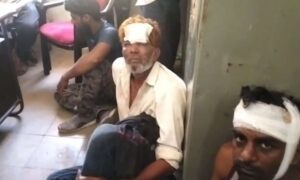 Seven cattle traders attacked with wooden logs in Maharashtra