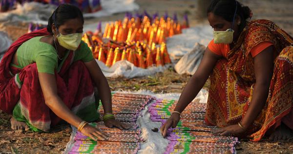 Supreme Court allows sale lighting of green firecrackers in Delhi NCR
