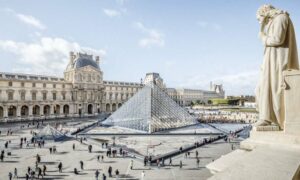Thieves steal crown jewels in 4 minutes from Louvre Museum