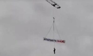 Turkish protesters hang Netanyahu effigy with ‘death penalty sign