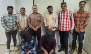Two fake auto rickshaw drivers held for robbing drunk patrons outside