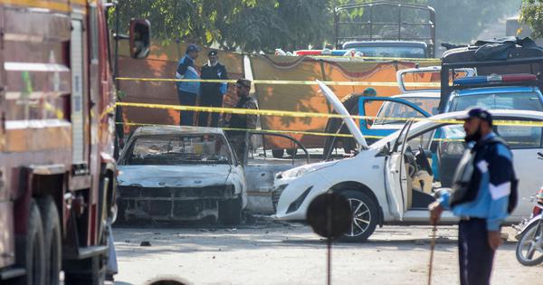 12 killed 27 injured in suicide bombing outside Islamabad court
