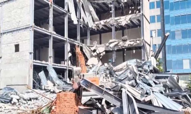 1763388279 HYDRAA demolishes encroachments in Gachibowli