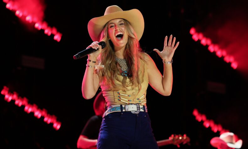 1763584304 5 Things To Know About CMA Awards Host Country