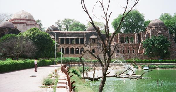 A compelling articulation of the many tangled issues of Delhis