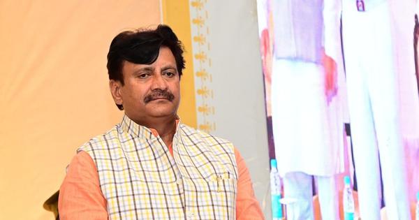 BJP MP slaps crane operator after getting stranded mid air