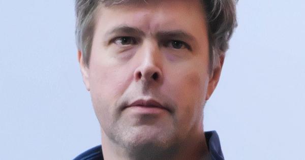 How does David Szalays ‘Flesh portray working class masculinity