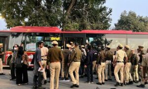 Organisers of Delhi protest against air pollution allege police pressured