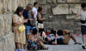 Our smartphones are manipulating us