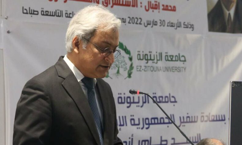 Pakistan says committed to dialogue with Afghan to resolve differences