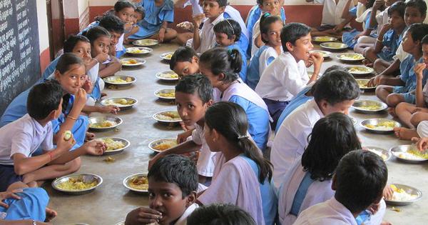 Rahul Gandhi on video of students eating midday meal on