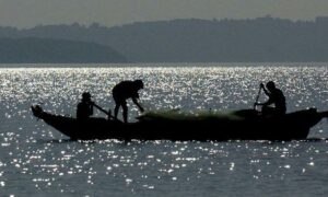 Sri Lankan Navy arrests 35 Indian fisherfolk for illegal fishing