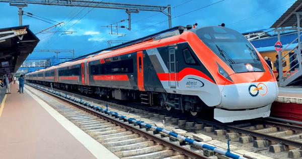Students singing RSS song during Vande Bharat Express inaugural run