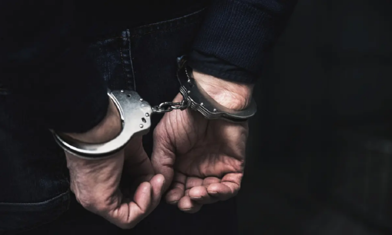 Thane Suicide abetment accused flees police custody by jumping from